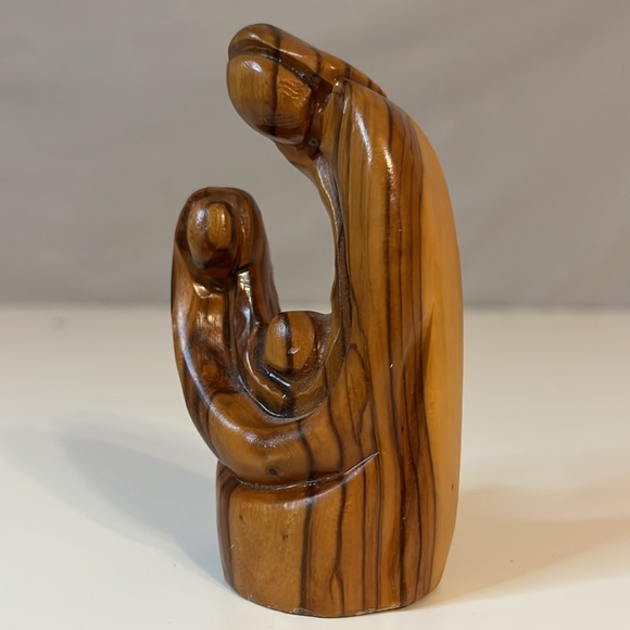 Small Olive Wood Sculpture of the Holy Family - Picture 2 of 10